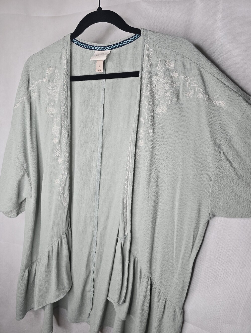 Knox Rose Kimono Cardigan Green Floral Embroidery Ruffle Hem Short Sleeve Boho S